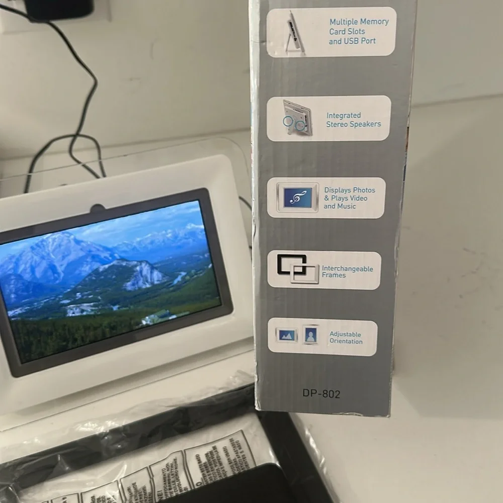 Digital Photo Frame with MP3 Player